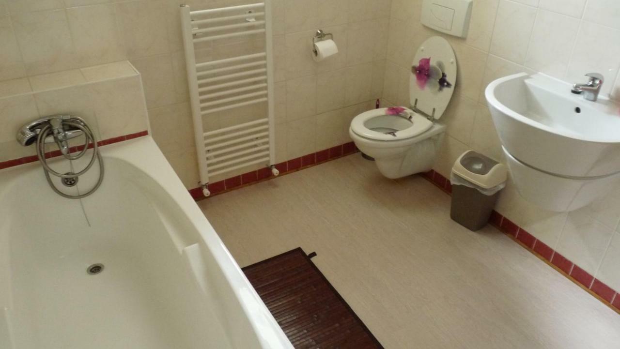 Maison La Touchardiere Barenton エクステリア 写真